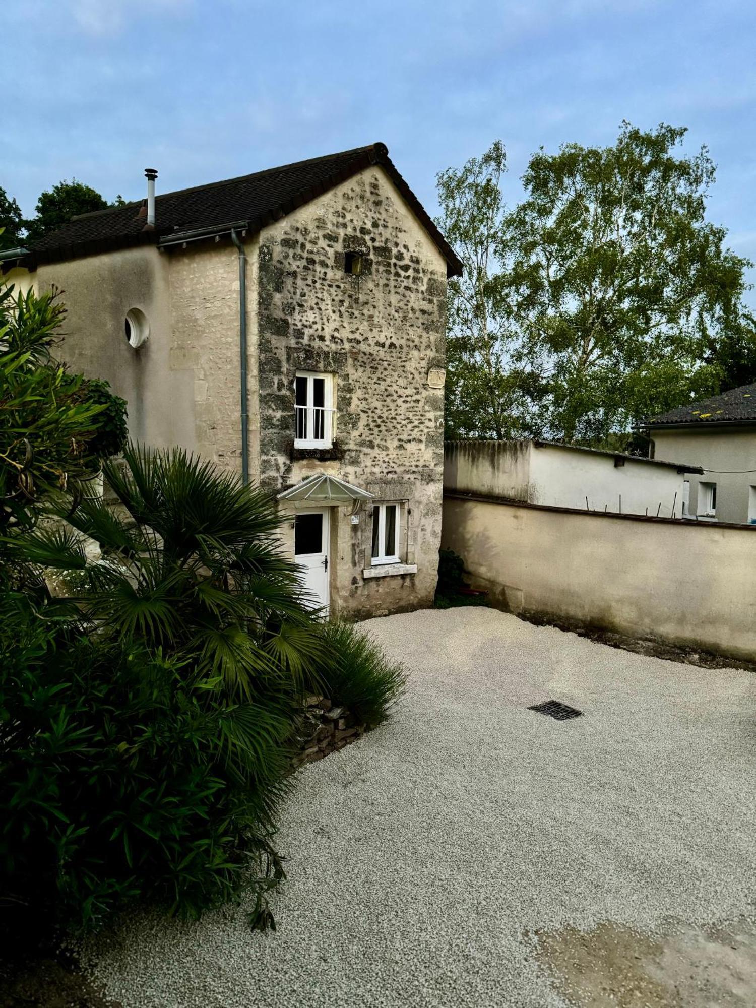 Gite - Petite Maison Proche Du Futuroscope Beaumont  Bagian luar foto